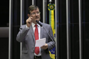 Deputado José Ricardo no plenário da Câmara