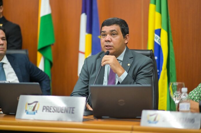 03.10.2023 - Sessão Ordiária - Tribuna - aparte - presidente Soldado Sampaio - foto Jader Souza