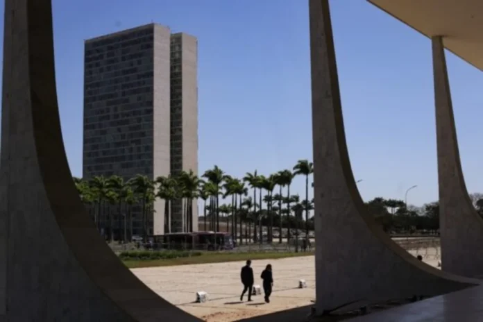 Fachada-e-arcos-do-STF-com-Congresso-Nacional-ao-fundo-Metropoles-1-600x400-1