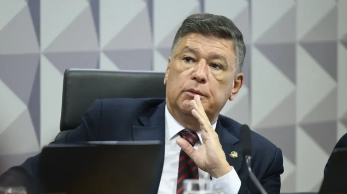 O presidente da CPMI do INSS, senador Carlos Viana (Podemos-MG)