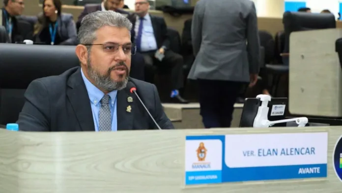 Durante-votacao-na-CMM-Elan-Alencar-reforca-cobranca-por-fiscalizacao-da-Aguas-de-Manaus.jpg