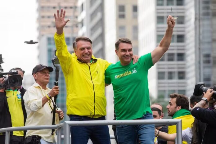 Jair e Flavio Bolsonaro