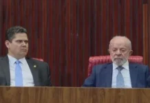 Lula e Alcolumbre ficam lado a lado no TSE sem conversa ou cumprimentos