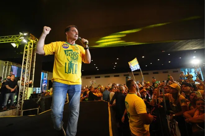 flávio-bolsonaro-manaus